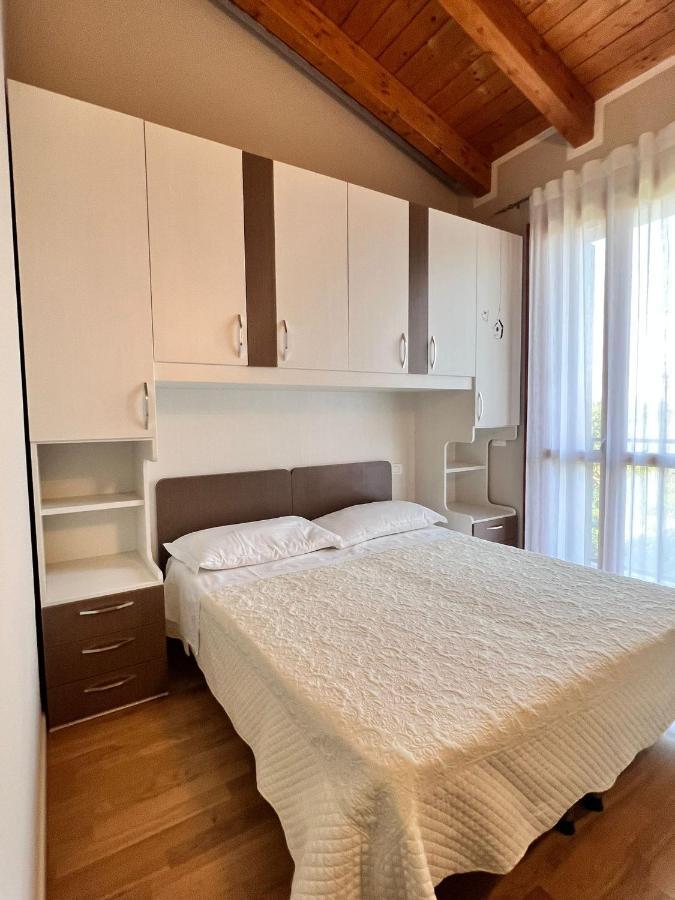 Appartamento Corina Sirmione Exterior foto